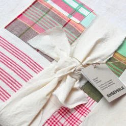 Nappe upcyclée écrue avec patchwork coloré