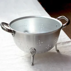 Passoire à anses sur trepied