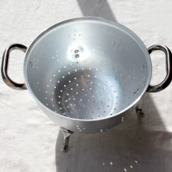 Passoire à anses sur trepied