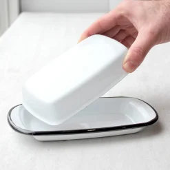 Petit beurrier en email