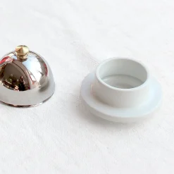Petit beurrier rond en porcelaine blanche