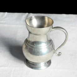 Pichet en étain