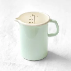 Pichet mesureur en émail pastel