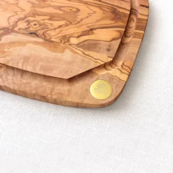 Planche à découper avec rigole en bois d'olivier