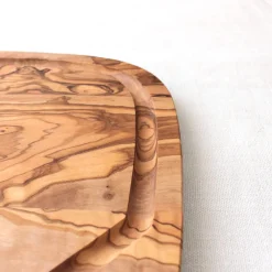 Planche à découper avec rigole en bois d'olivier