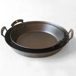 Plat à anses en fer