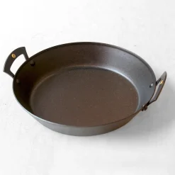 Plat à anses en fer