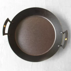 Plat à anses en fer