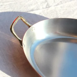 Plat à four en cuivre avec anses en laiton