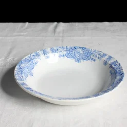 Plat creux ancien au décor bleu