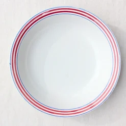 Plat creux aux rayures bleu et rouge
