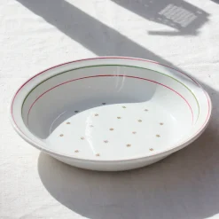 Plat de service creux au liseré rouge et vert