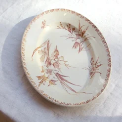 Plat ovale en terre de fer au décor brun
