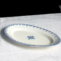 Plat ovale style Rouen à la délicate frise bleue