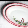 Plats de service fleuris aux bords peignés