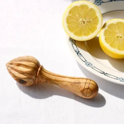 Presse-citron artisanal en bois d’olivier