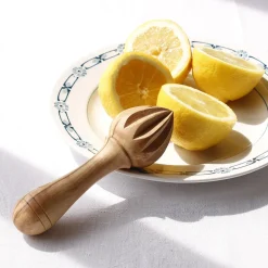 Presse-citron artisanal en bois d’olivier