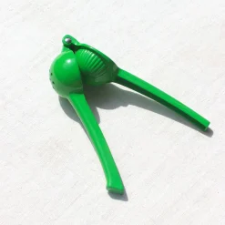 Presse-citron manuel en métal coloré