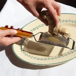 Râpe en inox manche en bois de prunier