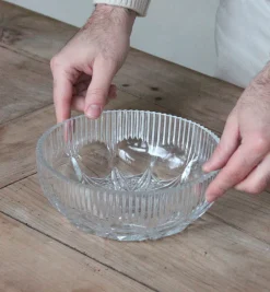 Saladier en verre transparent ciselé vintage