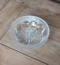 Saladier en verre transparent ciselé vintage