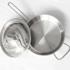 Sauteuse en inox avec couvercle