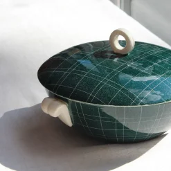 Soupière en faïence vert foncé