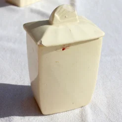 Série de quatre pots de cuisine en faïence